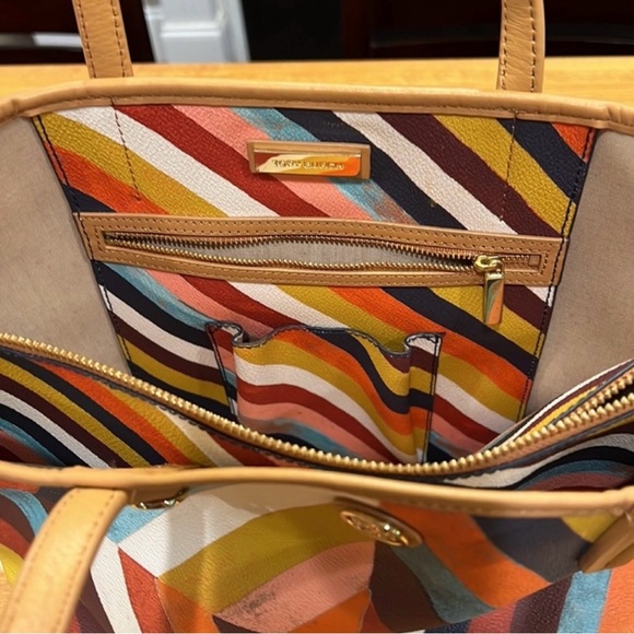 EUC-Tory Burch Kerrington Diamond Square Tote & Wallet Set w/bag charm\key chain - Picture 7 of 17